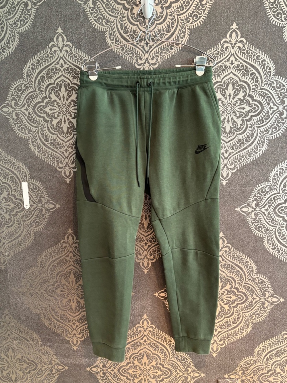 Nike Men's Olive Green Athletic Joggers